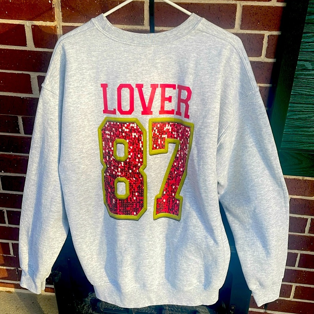 SWIFTIES!!! This is the sweatshirt for you!!